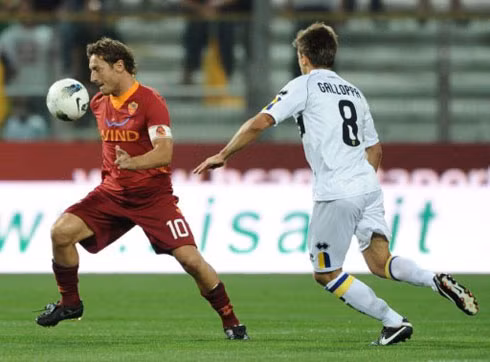 Totti và Roma đã quen với cách chơi mới theo sơ đồ 4-3-3 của HLV Enrique.