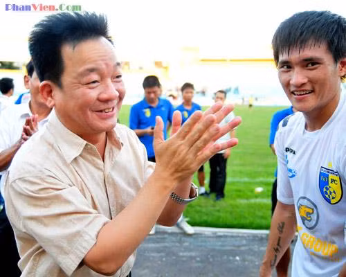 Chia tay bầu Hiển, Công Vinh sẵn sàng làm cầu thủ tự do.