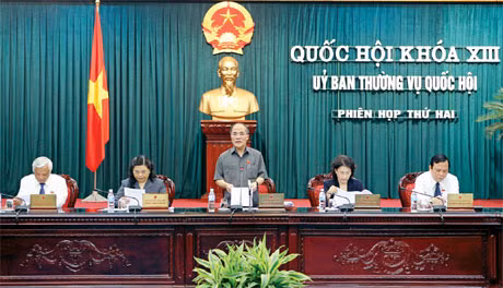 Ngày 26-9, tại Hà Nội, Chủ tịch Quốc hội Nguyễn Sinh Hùng chủ trì phiên họp thứ hai Uỷ ban Thường vụ Quốc hội khoá XIII.