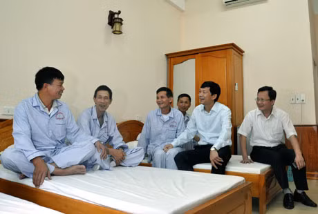 Chủ tịch UBND tỉnh thăm Trung tâm Điều dưỡng, chăm sóc sức khoẻ cán bộ tỉnh; Trung tâm Điều dưỡng thương binh và người có công của tỉnh ảnh 1 Chủ tịch UBND tỉnh thăm Trung tâm Điều dưỡng, chăm sóc sức khoẻ cán bộ tỉnh; Trung tâm Điều dưỡng thương binh và người có công của tỉnh ảnh 1