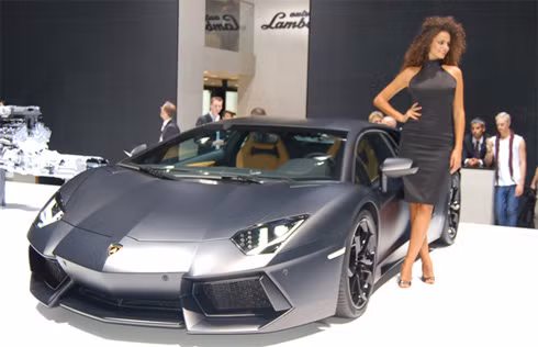 Lamborghini Aventador tại triển lãm Frankfurt 2011. Siêu xe mới nhất của Lamborghini có giá bán cao nhất trong danh sách. Ảnh: Postmedia News.