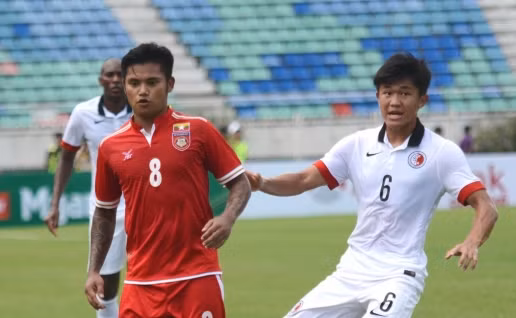  Tuyển Myanmar (áo đỏ) sớm chuẩn bị cho AFF Cup 2016.