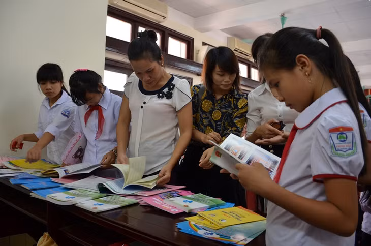 Học sinh, giáo viên tìm hiểu về Thể lệ Cuộc thi.