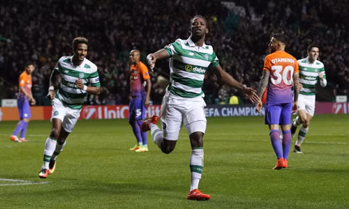Dembele ghi hai bàn vào lưới Man City. Ảnh: Reuters.