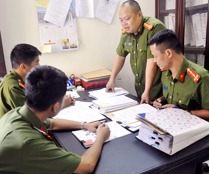 CBCS Đội CSĐT tội phạm về ma tuý Công an TP Hạ Long bàn triển khai chuyên án đấu tranh với tội phạm ma tuý trên địa bàn.