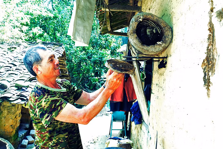 Mô hình nuôi ong lấy mật của hộ ông Giáp Ngọc Ðạo (thôn Cốc Lồng, xã Lục Hồn) mang lại hiệu quả kinh tế cao.