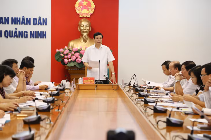 Chủ tịch UBND tỉnh Nguyễn Đức Long chỉ đạo tại cuộc họp.