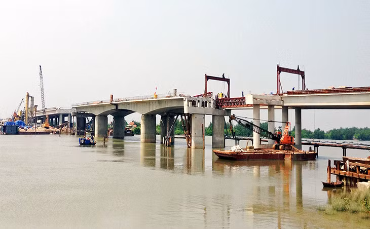 Cầu Sông Rút chờ hợp long, cơ bản hoàn thành xây lắp các hạng mục chính.