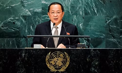 Ngoại trưởng Triều Tiên Ri Yong-ho phát biểu tại Đại Hội đồng Liên Hợp Quốc, New York, Mỹ, ngày 23/9. Ảnh: Reuters.
