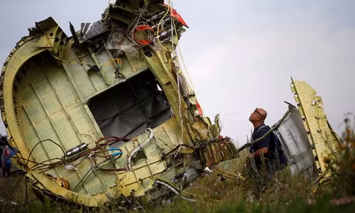 Hiện trường vụ rơi máy bay MH17. Ảnh: Reuters