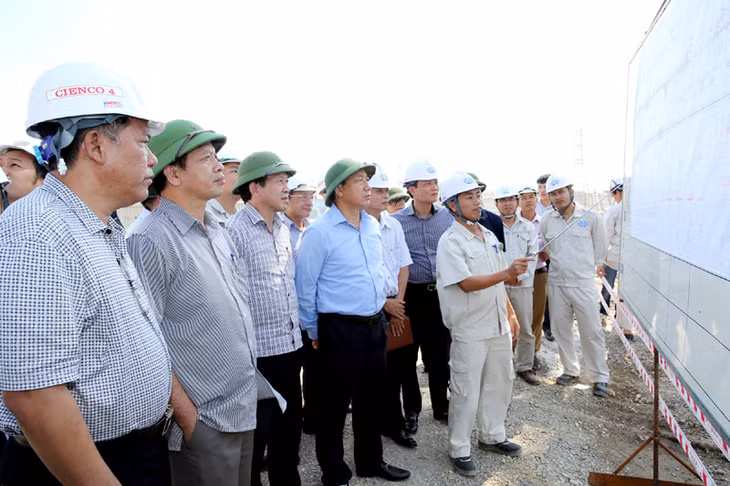 Ngày 27/9, Thứ trưởng Bộ GTVT Nguyễn Hồng Trường, Trưởng BCĐ cao tốc Hạ Long – Hải Phòng đã có buổi kiểm tra tiến độ thực hiện dự án. Cùng đi có đồng chí Nguyễn Văn Thành, Phó Chủ tịch UBND tỉnh.