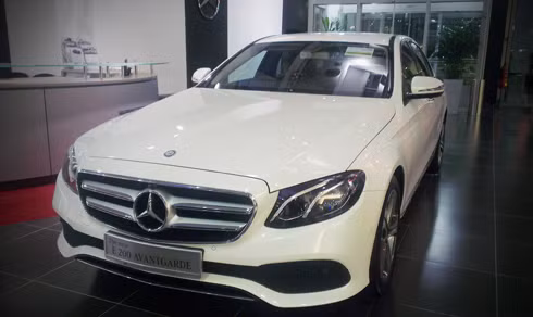 Mẫu Mercedes E200 mới sẽ được giới thiệu vào ngày 15/10 tới tại Hà Nội.