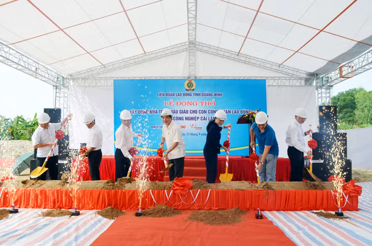 Lễ động thổ công trình nhà trẻ, nhà mẫu giáo cho con công nhân lao động KCN Cái Lân, ngày 15-9-2016.