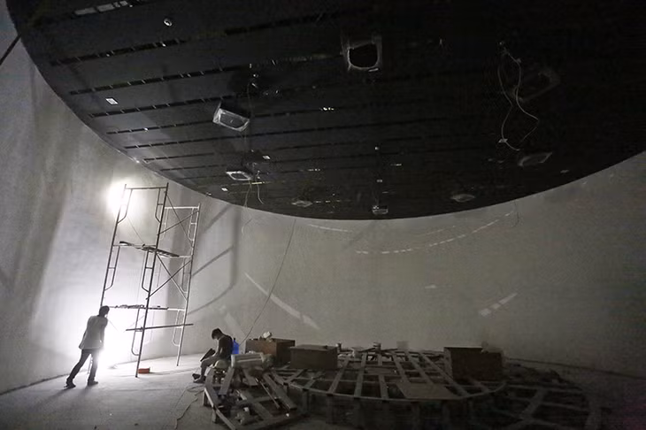 Phòng trình chiếu 3d 360 độ đang khẩn trương được hoàn thành, tại đây du khách sẽ được xem các hình ảnh 3d toàn cảnh của Quảng Ninh