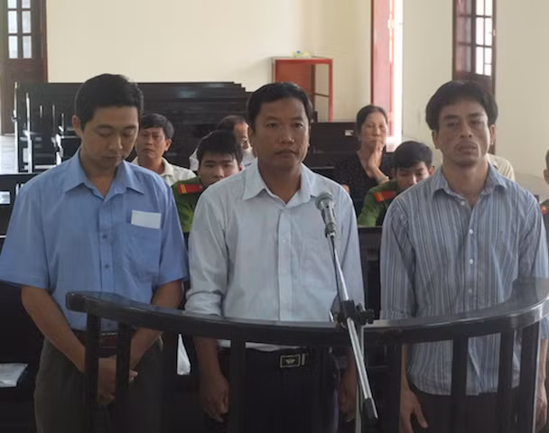 Ba bị cáo Thiện, Hoà và Linh (từ trái qua).