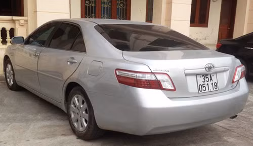 Chiếc Camry được xác định gắn biển giả. Ảnh: Phương Vy.