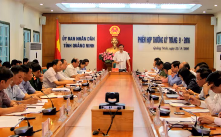 Quang cảnh cuộc hợp UBND tỉnh tháng 9
