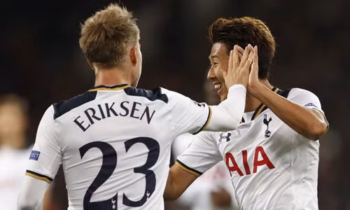 Son chia vui cùng Christian Eriksen sau bàn mở điểm. Ảnh: Reuters.