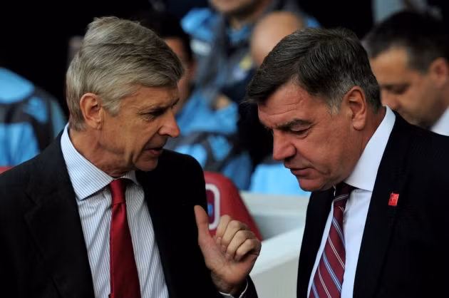  HLV Arsene Wenger (trái) sẽ là cái tên hoàn hảo để thay thế Sam Allardyce? Ảnh: Internet.