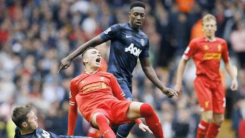 Man United (áo xanh) đã thắng cả 5 lần gần nhất khi tiếp Liverpool tại Old Trafford