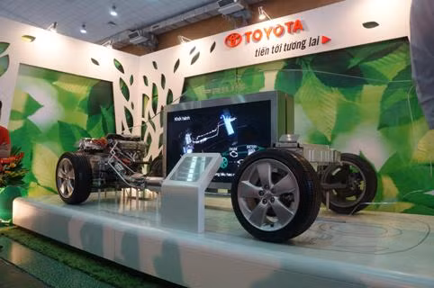 Mô hình mặt cắt hybrid Prius của Toyota giới thiệu tại triển lãm.