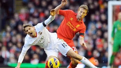 Một thắng lợi dễ dàng đang ở trước mắt Lucas (áo đỏ) cùng Liverpool