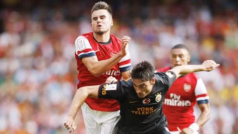 Jenkinson (bìa trái) và đồng đội tuy trẻ tuổi nhưng đã khá dày dạn kinh nghiệm trận mạc