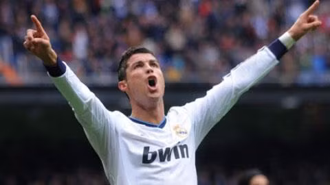Ronaldo mới gia hạn hợp đồng với Real đến năm 2018