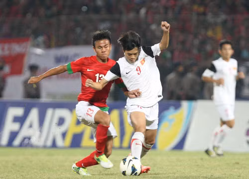 U19 Việt Nam chơi kỹ thuật nên đối phương phải dùng lối chơi rắn đối chọi lại. Ảnh: Đức Đồng.