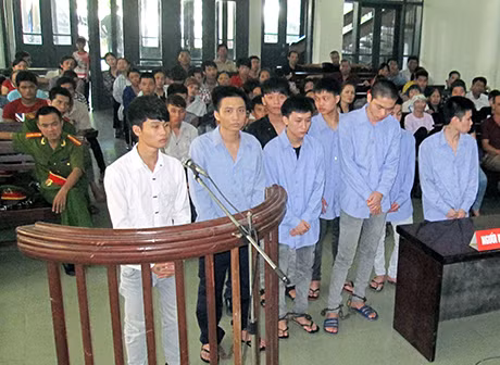 Các bị cáo tại phiên toà xét xử sơ thẩm.