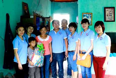 Tặng quà trung thu học sinh nghèo tại xã Dương Huy (tp Cẩm Phả)