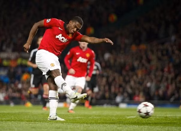 Valencia đã chơi một trận rất hay trong ngày Man United trở lại với sơ đồ 4-4-2