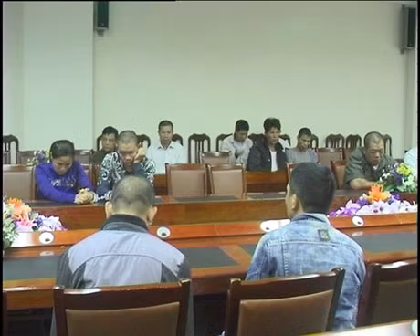 Các đối tượng tại cơ quan công an.