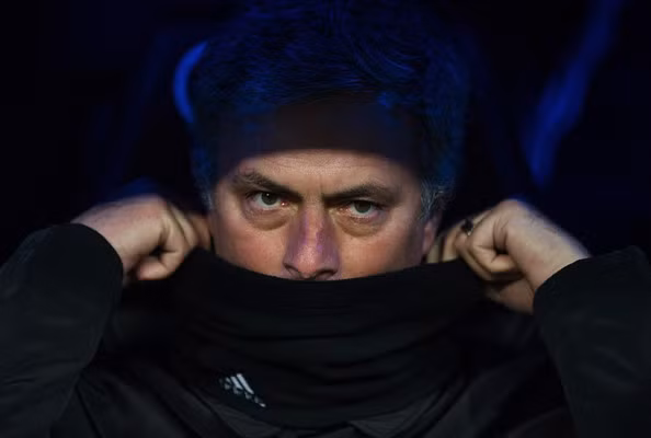 Trong một tiết lộ mới nhất, một nhà báo Tây Ban Nha cho biết HLV Jose Mourinho đã sốc nặng và hết sức thất vọng khi biết tin Man Utd chọn David Moyes chứ không phải ông.