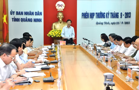 Đồng chí Nguyễn Văn Đọc, Chủ tịch UBND tỉnh phát biểu tại cuộc làm việc