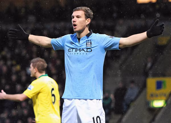 Vắng Aguero, Man City vẫn còn Dzeko và Negredo