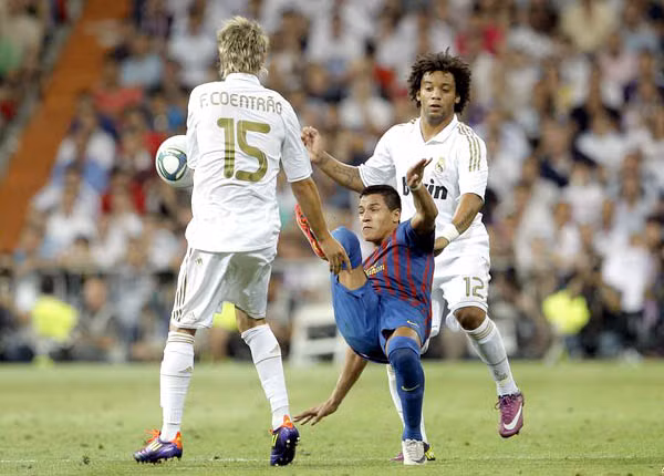 Sau Marcelo (phải), Real mất luôn Coentrao (trái) vì chấn thương