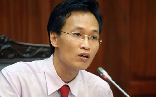 Ông Nguyễn Hữu Nghĩa: "Cho đến nay, các phương án tái cơ cấu ngân hàng yếu kém đều dựa trên nguyên tắc tự nguyện và nguồn lực của khu vực tư nhân; Nhà nước chưa phải can thiệp bắt buộc đối với ngân hàng nào".