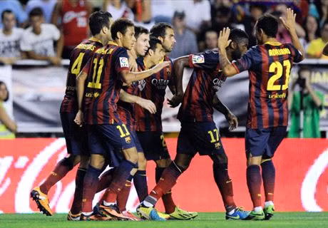Các cầu thủ Barca ăn mừng khi ghi bàn vào lưới Vallecano
