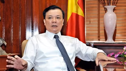 Bộ trưởng Bộ Tài chính Đinh Tiến Dũng giải đáp những băn khoăn này trong chương trình Dân hỏi – Bộ trưởng trả lời.