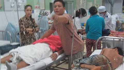 Những người bị thương đang được cấp cứu tại bệnh viện (ảnh nld)