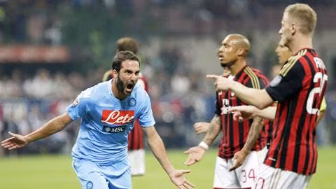 Higuain lại tiếp tục lập công mang về 3 điểm quí giá cho Napoli