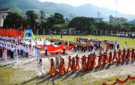 Đại hội TDTT phường Cẩm Phú (TP Cẩm Phả) lần thứ IV-2013, chào mừng 50 năm Ngày thành lập tỉnh. Ảnh: Băng Sơn (CTV)