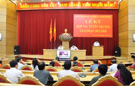 Quang cảnh buổi lễ ký kết 