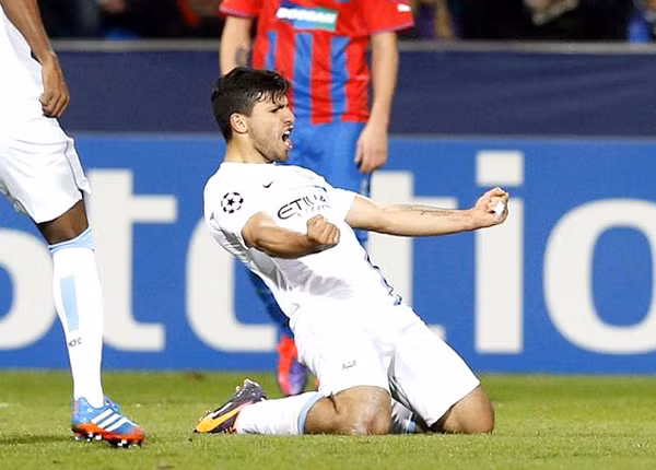 Aguero vẫn là điểm tựa trên hàng công Man City.