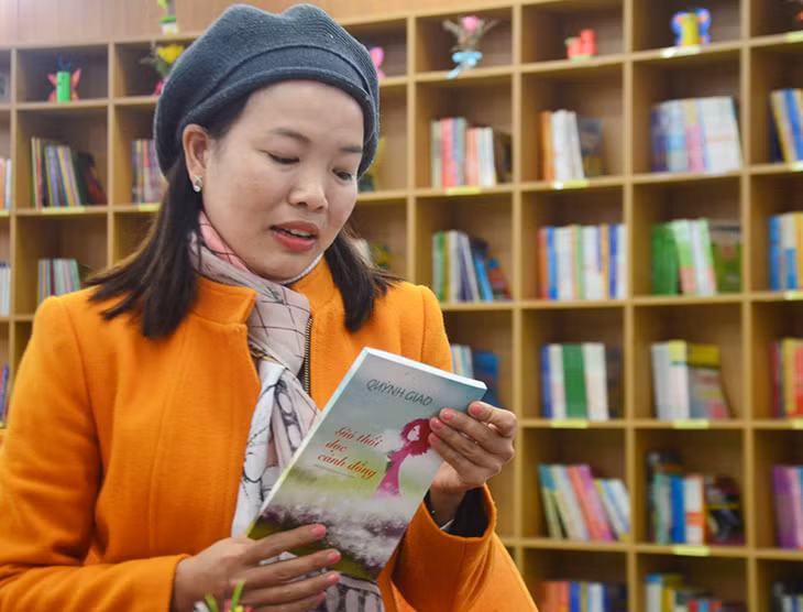 Dương Giao Linh còn có bút danh Quỳnh Giao xuất hiện với nhiều truyện ngắn giàu cảm xúc, gần với tản văn.