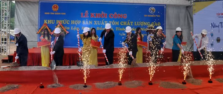 Khu phức hợp sản xuất giống, nuôi tôm công nghệ cao siêu thâm canh được khởi công 19/5/2017.