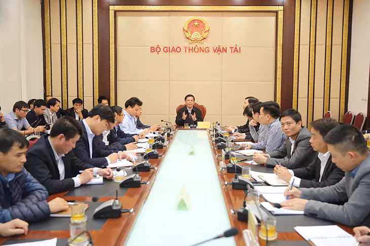 Bộ trưởng Bộ GT-VT Nguyễn Văn Thể chủ trì buổi làm việc.
