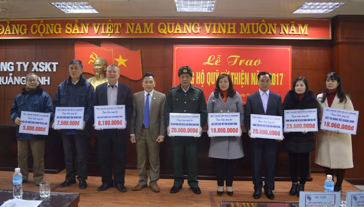 Các đơn vị, tổ chức, quỹ từ thiện nhận tiền ủng hộ của các cá nhân trúng thưởng. 