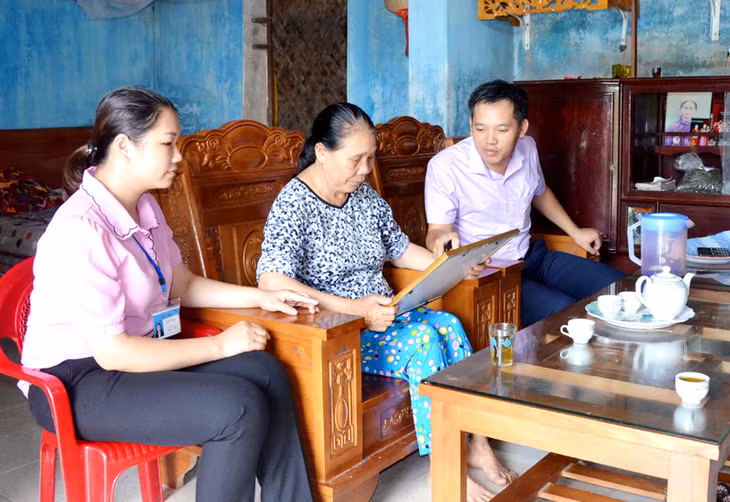Gia đình bà Nguyễn Thị Xòe (phố Trần Phú, thị trấn Đầm Hà, huyện Đầm Hà) hiện đang thờ cúng 3 liệt sĩ và 1 Bà mẹ Việt Nam anh hùng – là một trong những gia đình người có công tiêu biểu của huyện Đầm Hà.